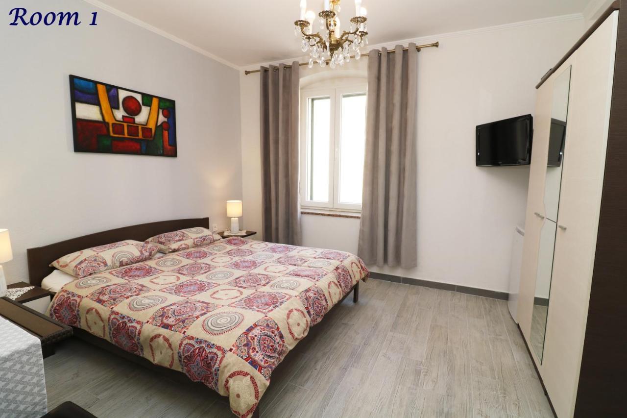 Old Town Rooms And Apartment Poreč Kültér fotó